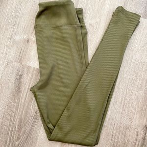 Forever 21 olive rubbed high waisted leggings S.